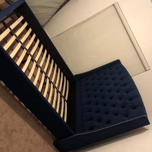Majestic Blue Queen Platform Bed - Picture 6 of 8